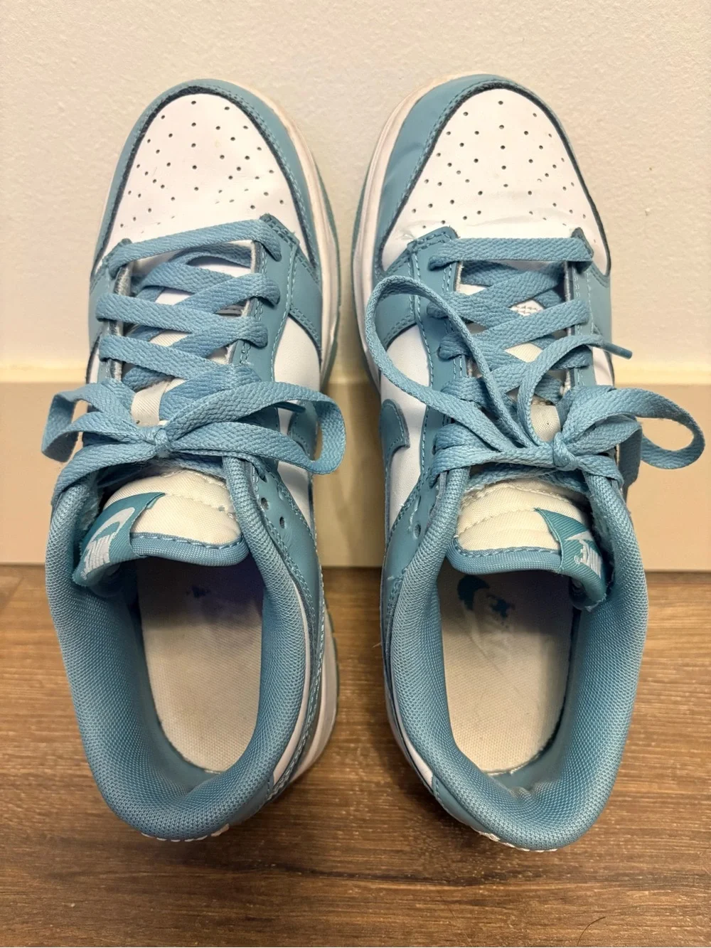 Nike Kids Low-Top Sneakers in Retro Blue and White - Picture 3 of 4